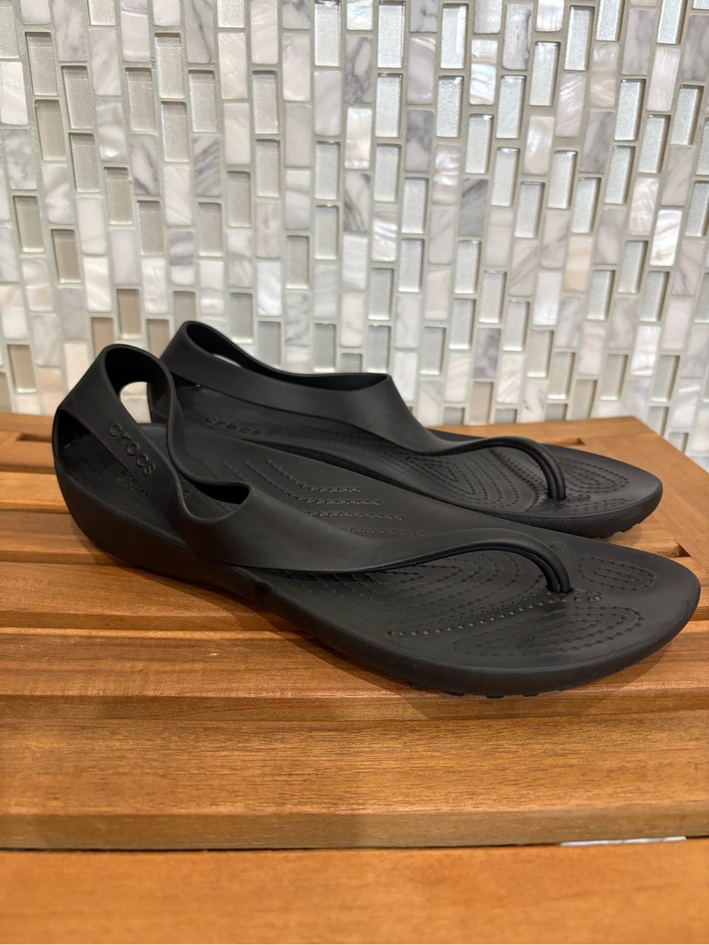 CROCS women’s 8 Sexy Serena Flip Flops Thong Sandals - Black